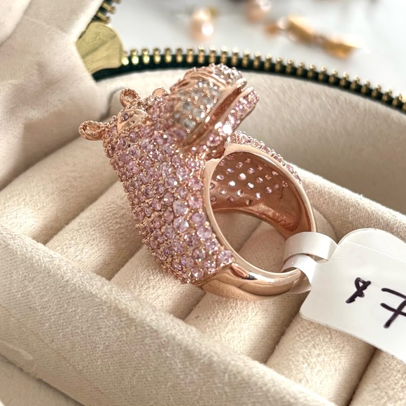 NWT nOir Jewelry Pink Holly the Hippopotamus CZ and Rosegold Ring, Size 7 - Picture 2 of 6